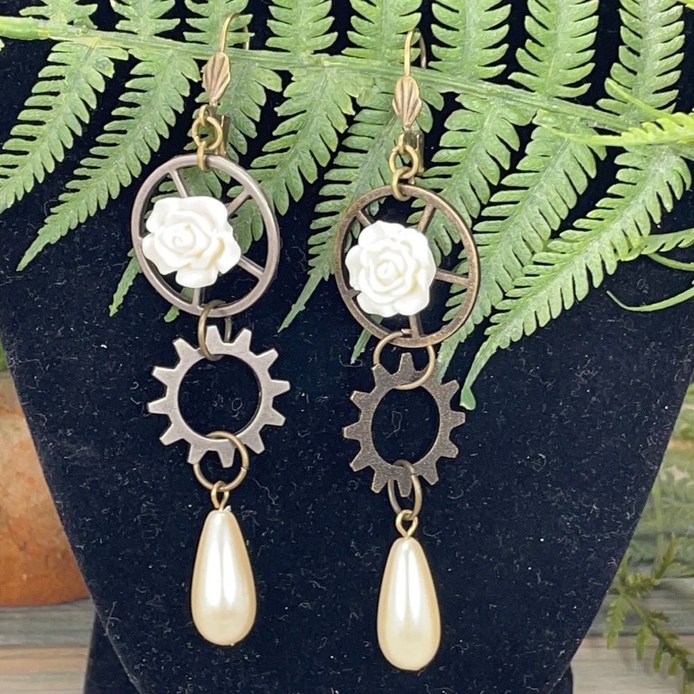 ⭐️🌸Adorned Crown assemblage steampunk gear white floral earrings